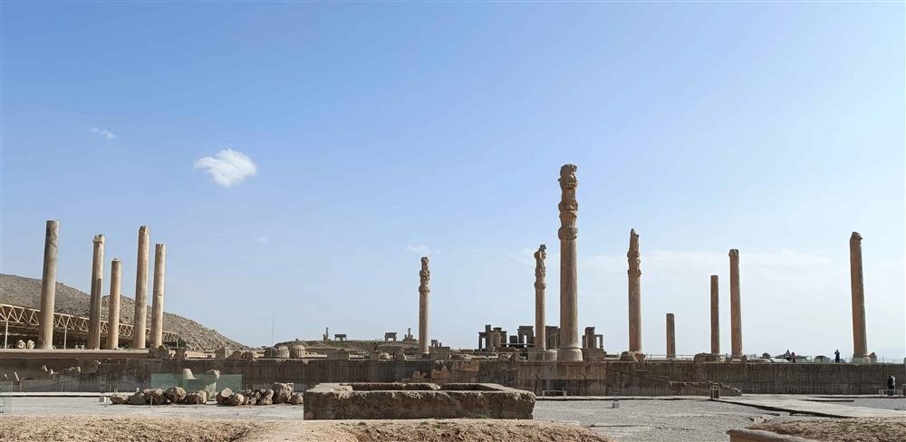  Apadana and Thatcher Palace in the persepolis